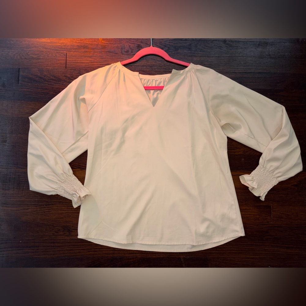 Women’s cream long sleeve satin feeling long sleeve shirt